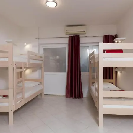 度假居 Free Bird - Bed In Five Bed Mixed 4 *