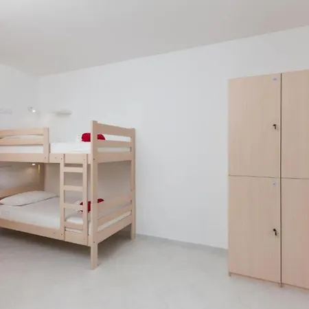 Free Bird - Bed In Five Bed Mixed 4 Ferienhaus *